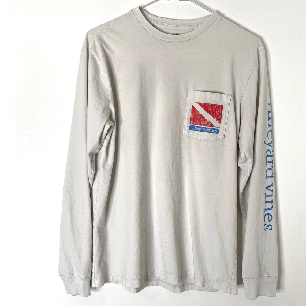 Vineyard Vines Light Grey Dive Bar Long Sleeve Graphic Pocket Tee